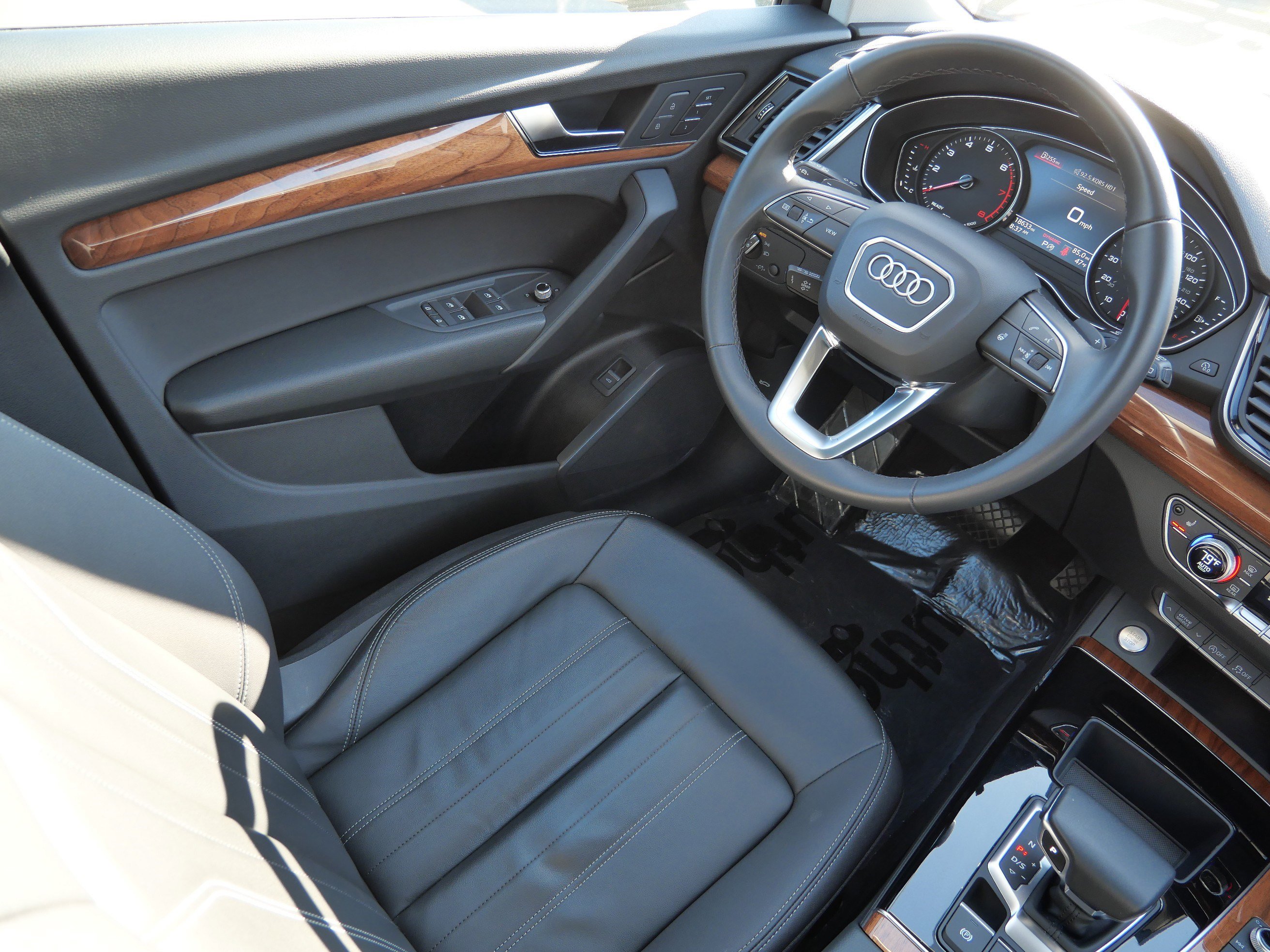 Used 2023 Audi Q5 2.0T Premium w/ Convenience Package image 9