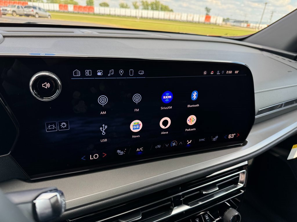 New 2025 Chevrolet Traverse LT image 23