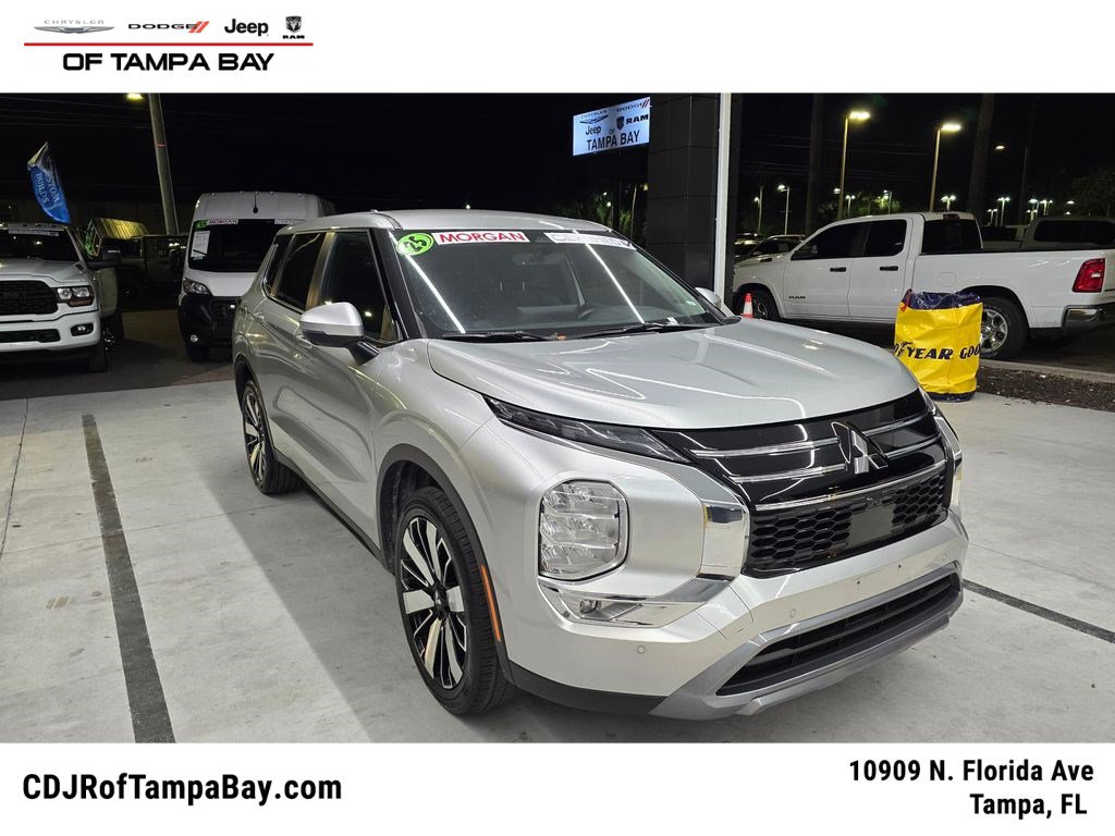 Used 2025 Mitsubishi Outlander SE FWD image 1
