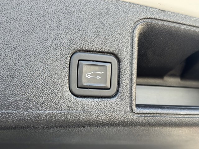 Used 2024 GMC Terrain SLT image 10