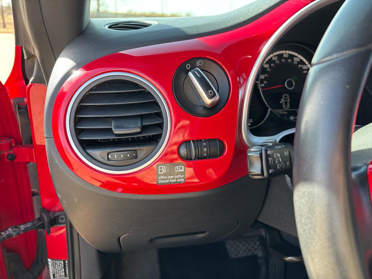 Used 2013 Volkswagen Beetle TDI FWD image 12