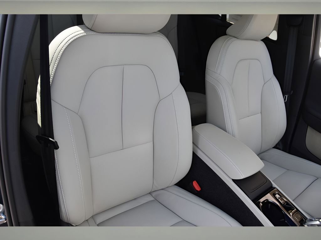 New 2026 Volvo XC40 B5 Ultra w/ Protection Package Premier image 19