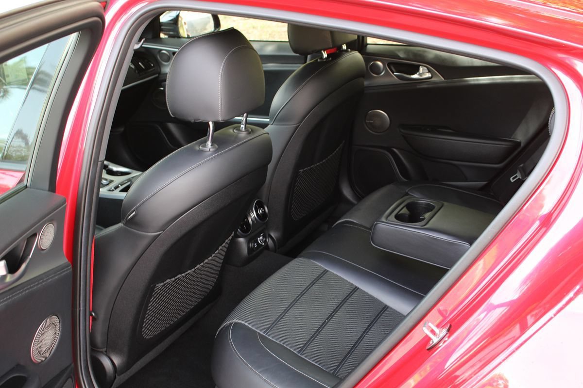 Used 2018 Kia Stinger GT2 RWD image 13