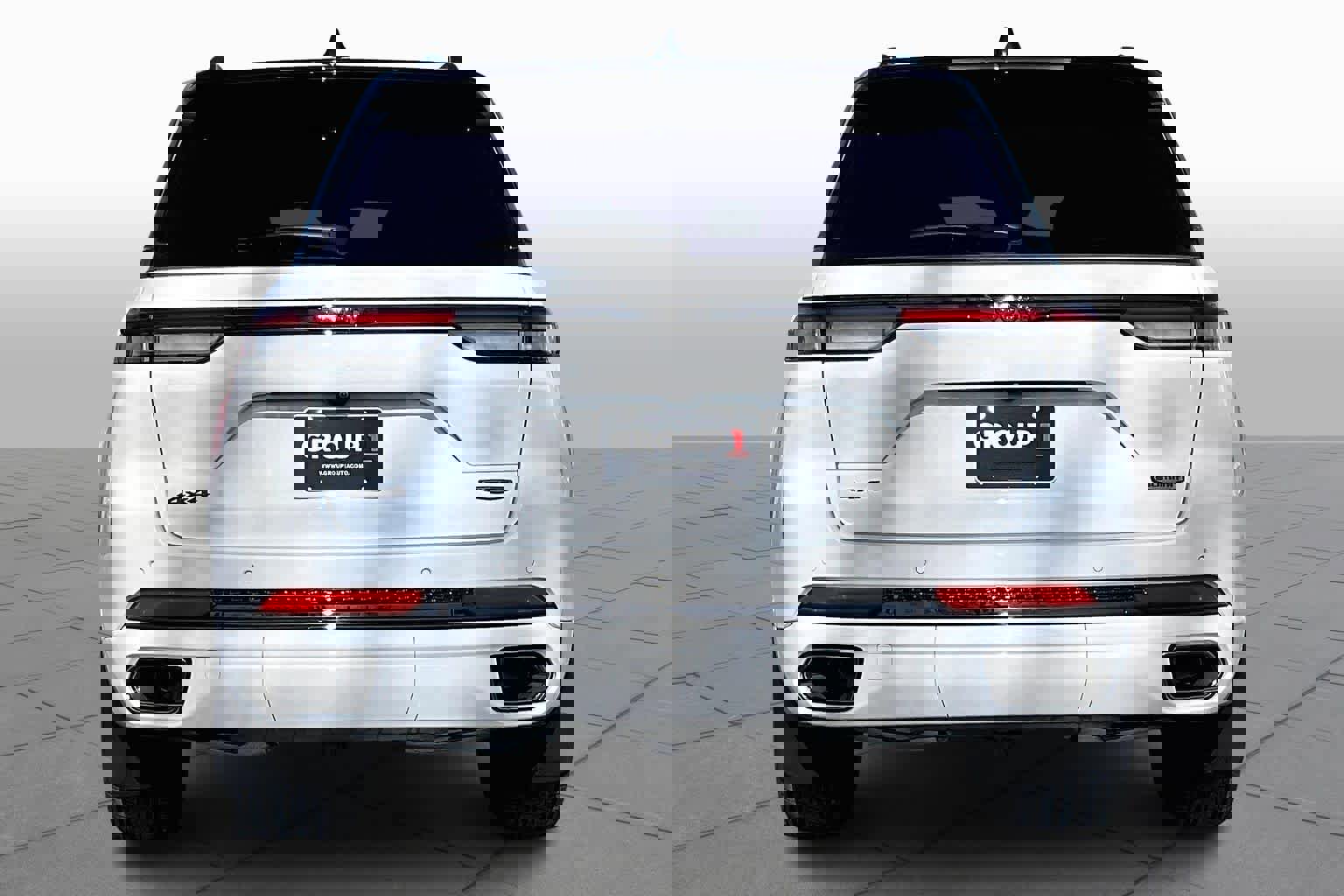 Used 2025 Jeep Grand Cherokee Summit w/ Obsidian Package image 4