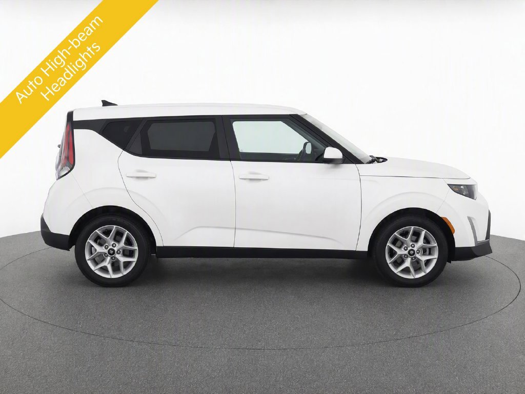 Certified 2025 Kia Soul LX w/ LX Technology Package FWD image 9