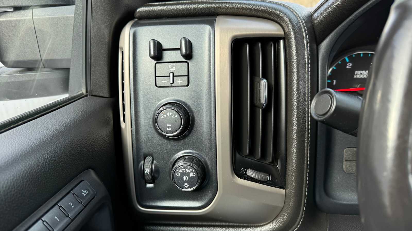 Used 2019 GMC Sierra 2500 Denali w/ Duramax Plus Package AWD/4WD image 14