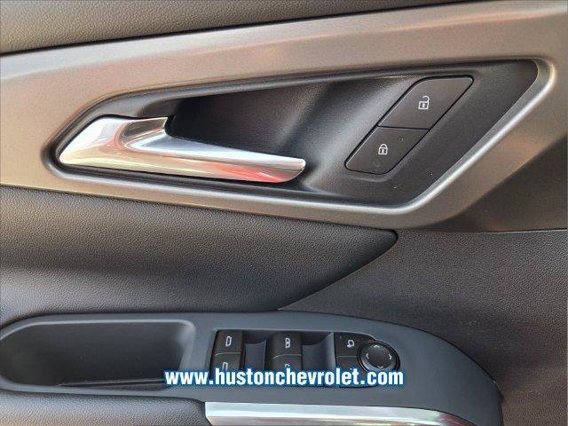 New 2027 Chevrolet Traverse LT w/ Sun and Wheel Package FWD image 25