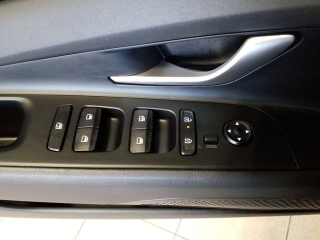 Certified 2025 Hyundai Elantra SEL image 11