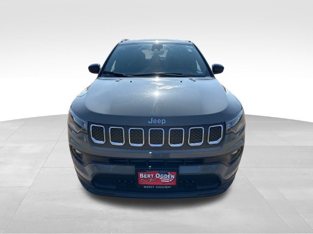 Used 2023 Jeep Compass Latitude AWD/4WD image 2