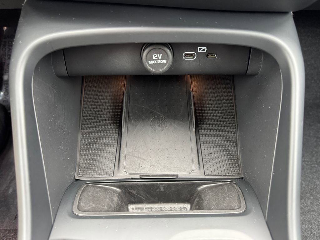 Certified 2025 Volvo XC40 B5 Core image 18