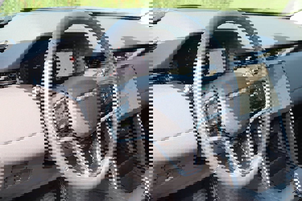 Used 2024 Land Rover Discovery Sport S image 6