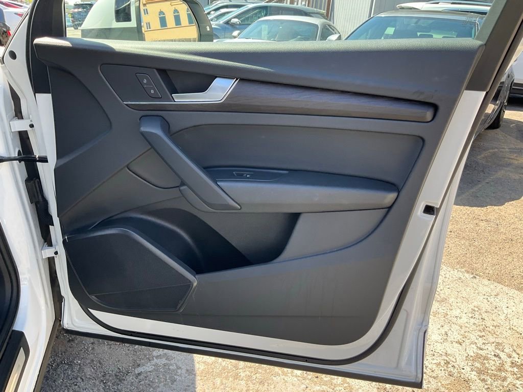 Used 2020 Audi Q5 e Premium w/ Convenience Package image 64