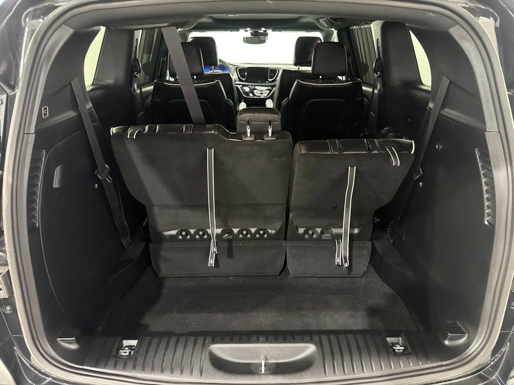 Used 2026 Chrysler Pacifica Limited FWD image 28