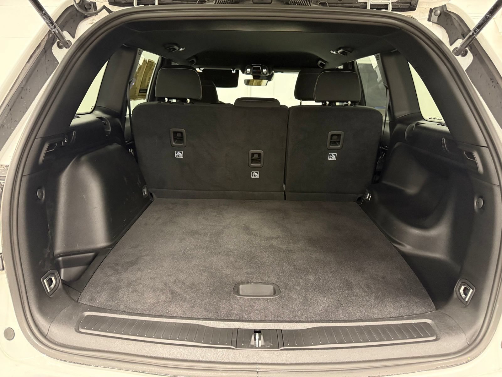 Used 2025 Jeep Grand Cherokee Laredo w/ MOPAR Finishing Package RWD image 11