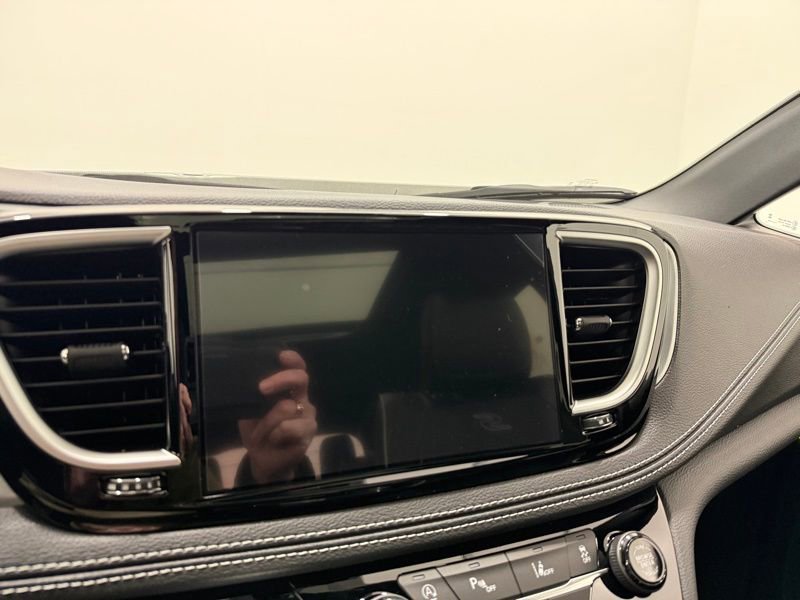 New 2026 Chrysler Pacifica Limited image 35