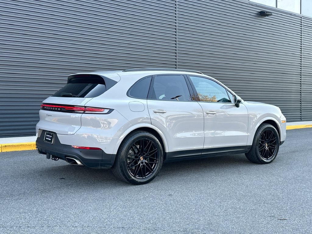 Certified 2025 Porsche Cayenne AWD/4WD image 8