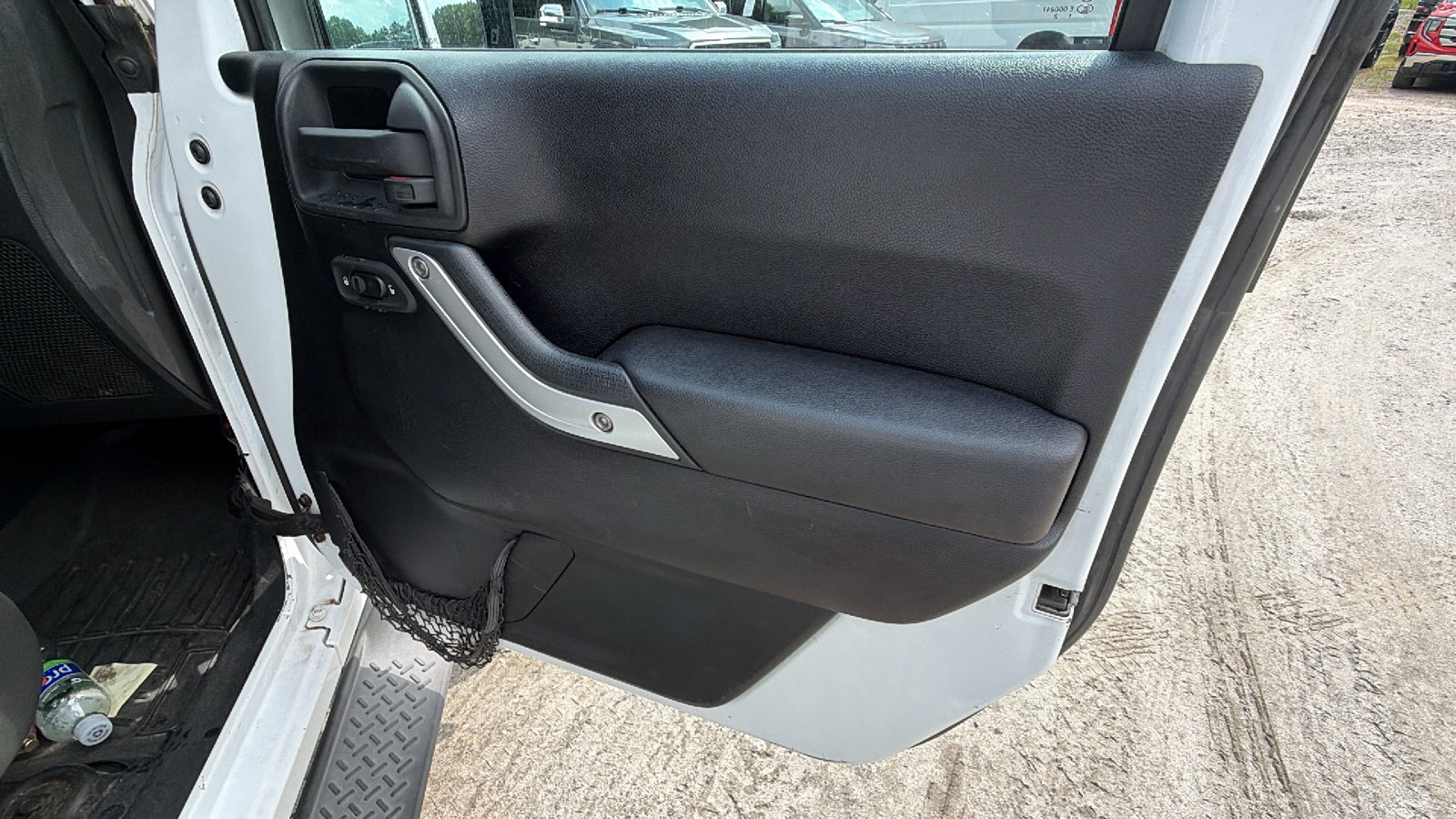 Used 2011 Jeep Wrangler Unlimited Sahara AWD/4WD image 18