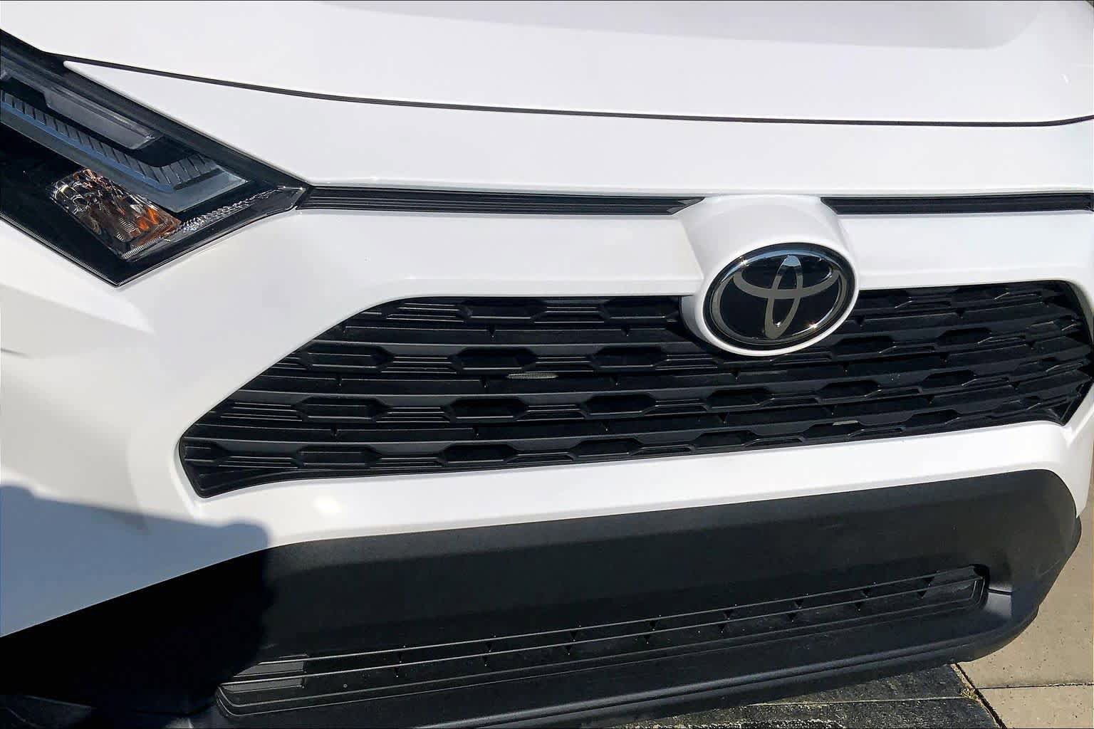 Used 2025 Toyota RAV4 XLE FWD image 31