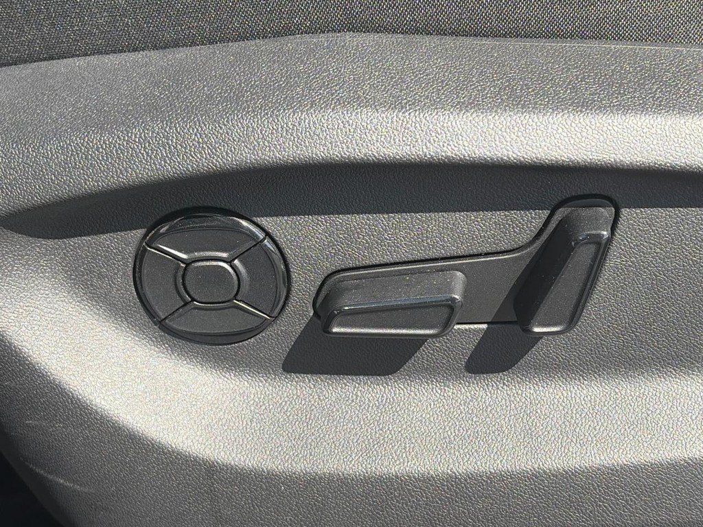 Certified 2026 Volkswagen Tiguan SE FWD image 19