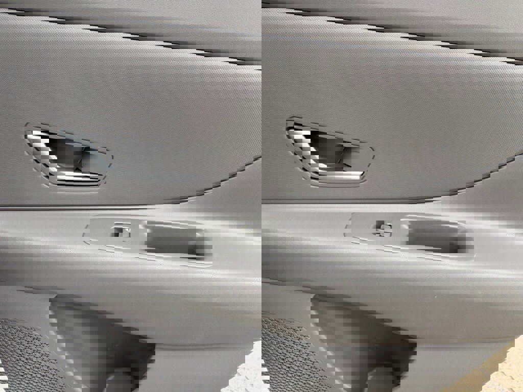 Certified 2025 Hyundai Elantra SE w/ Cargo Package image 29