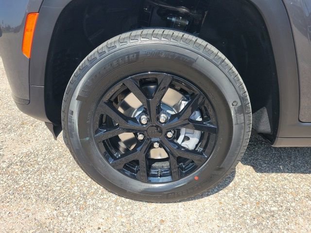 New 2025 Jeep Grand Cherokee L Altitude image 25