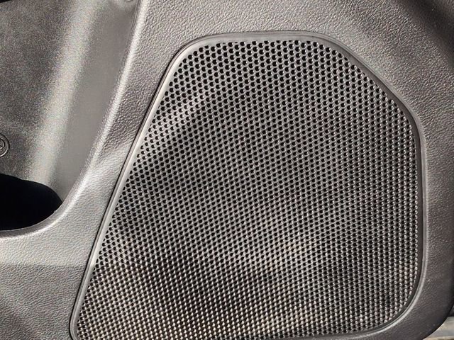 Used 2015 Jeep Cherokee Latitude w/ Comfort/Convenience Group image 16