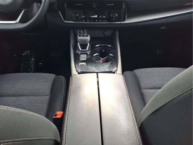 Certified 2021 Nissan Rogue SV FWD image 11