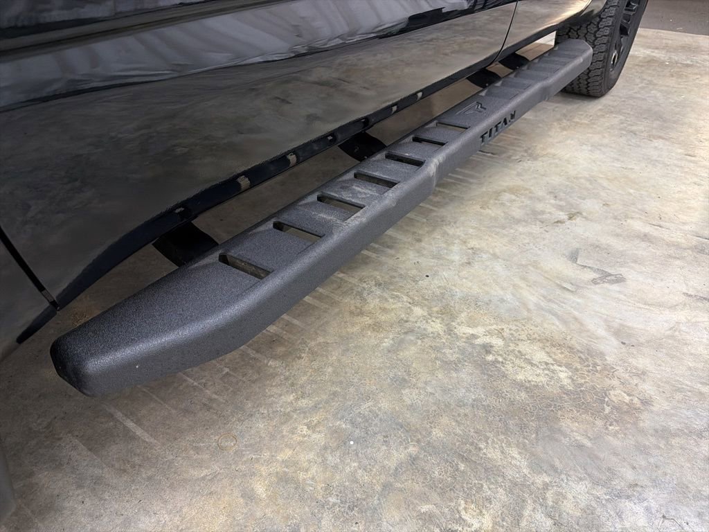 Used 2023 Nissan Titan SV w/ SV Convenience Package image 16