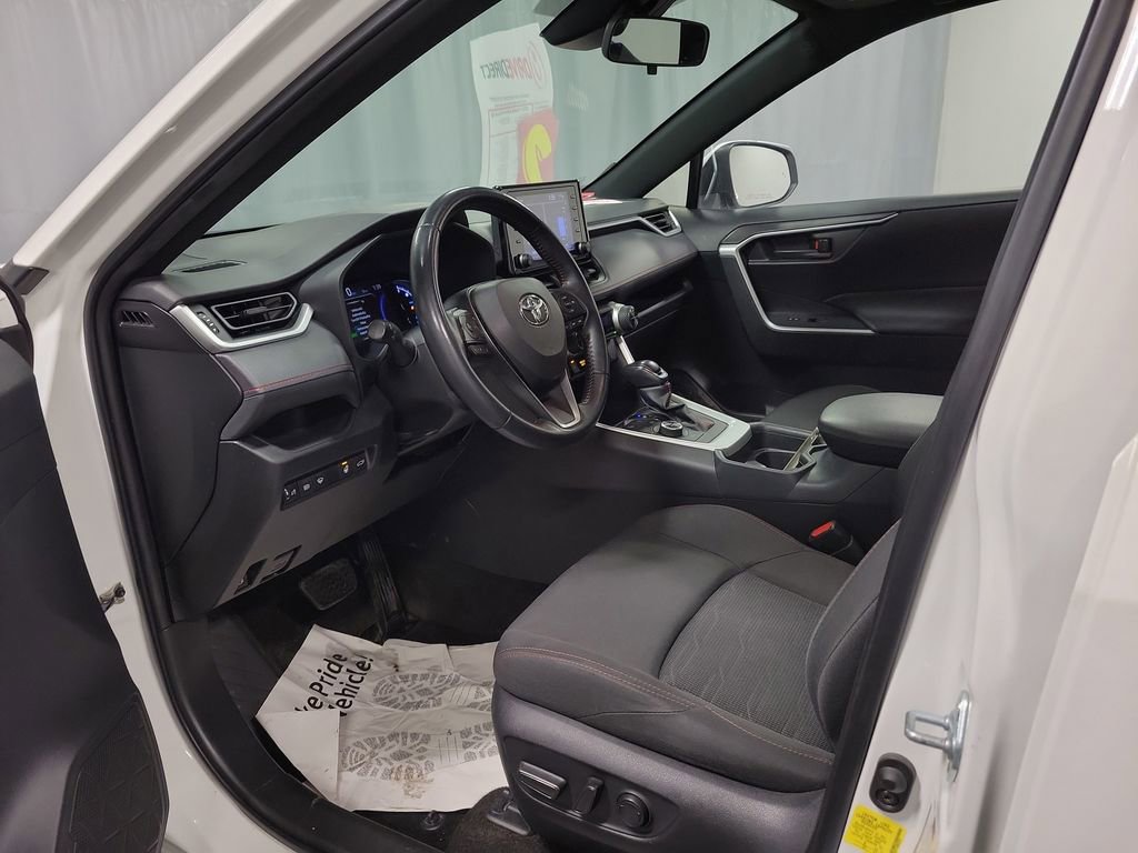 Used 2021 Toyota RAV4 SE w/ Weather & Moonroof Package image 12