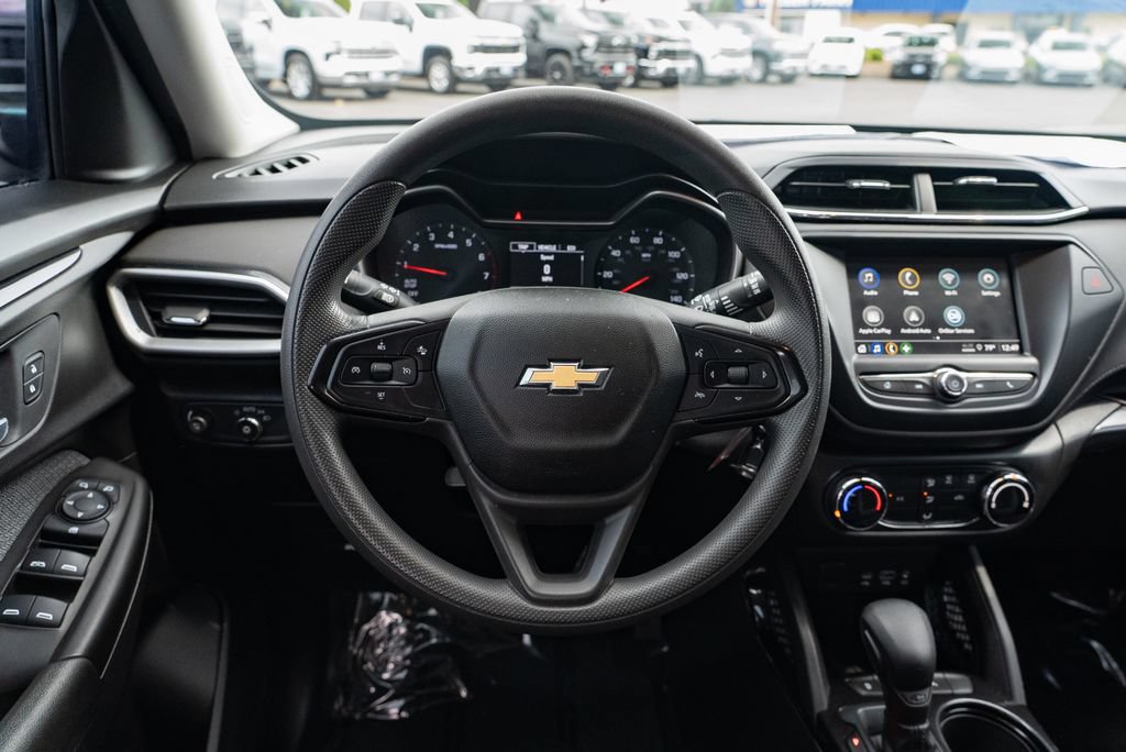Used 2021 Chevrolet TrailBlazer LS w/ LPO, Blackout Package FWD image 14