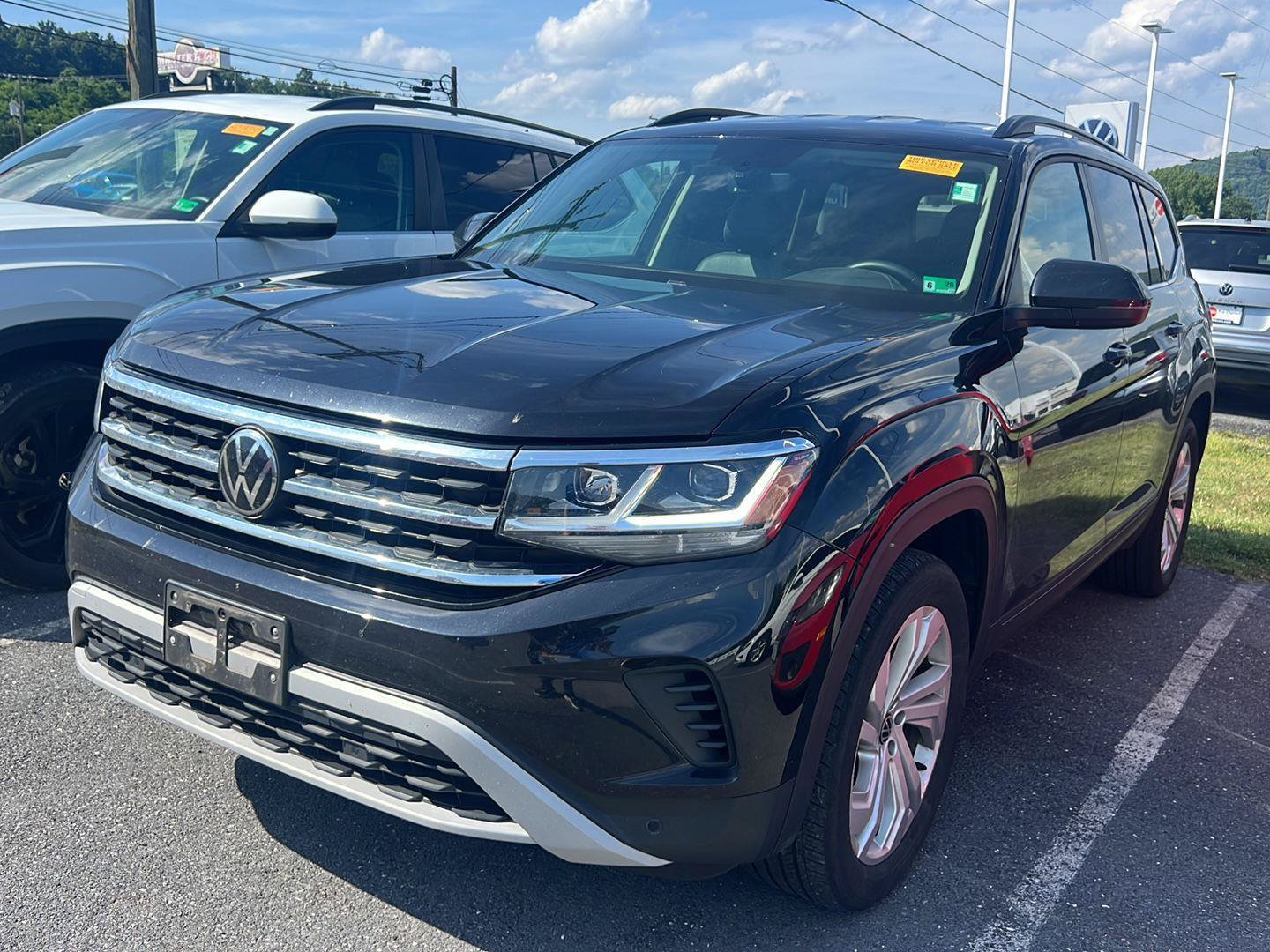 Used 2023 Volkswagen Atlas SE AWD/4WD image 1