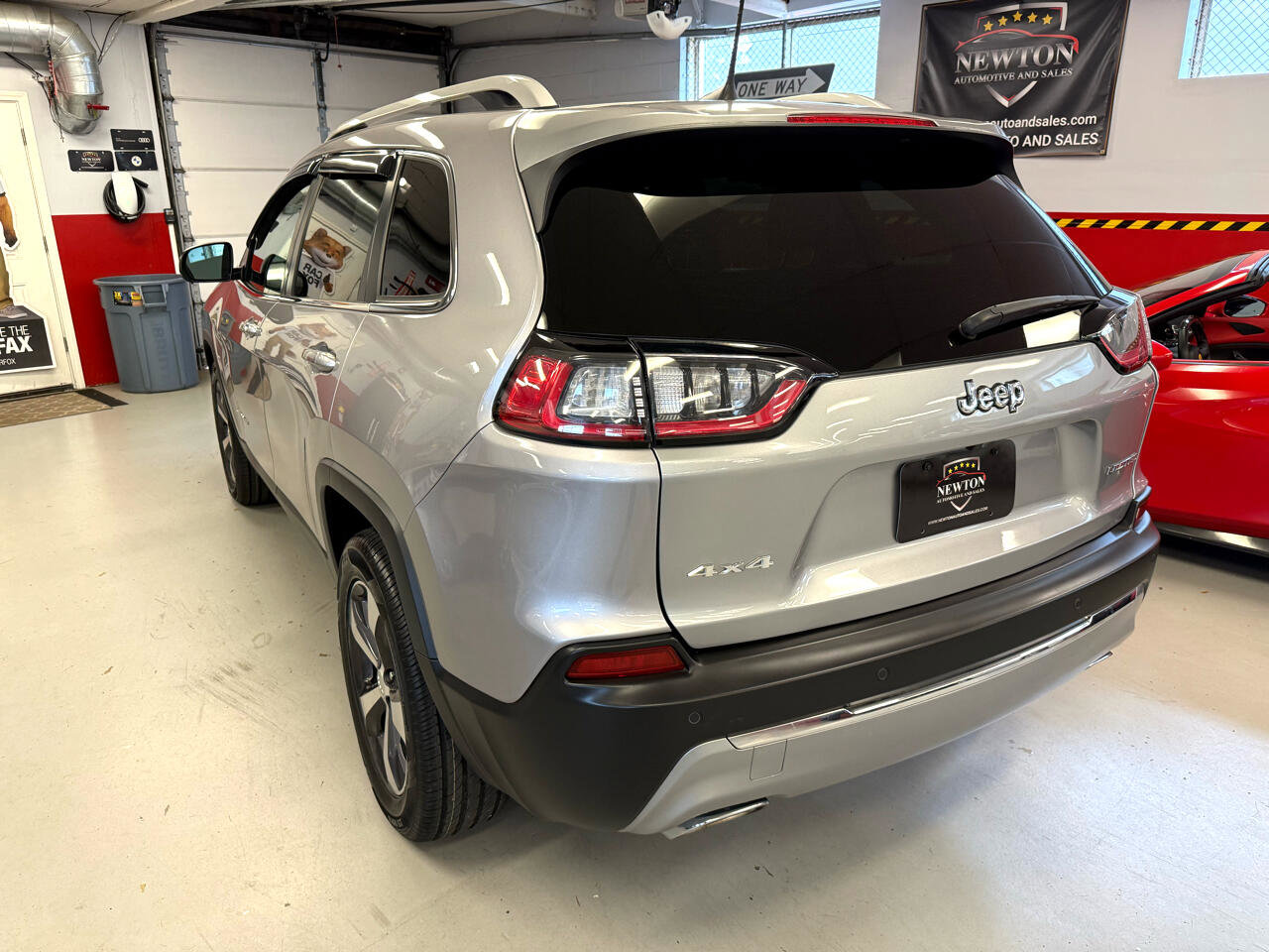 Used 2019 Jeep Cherokee Limited image 5