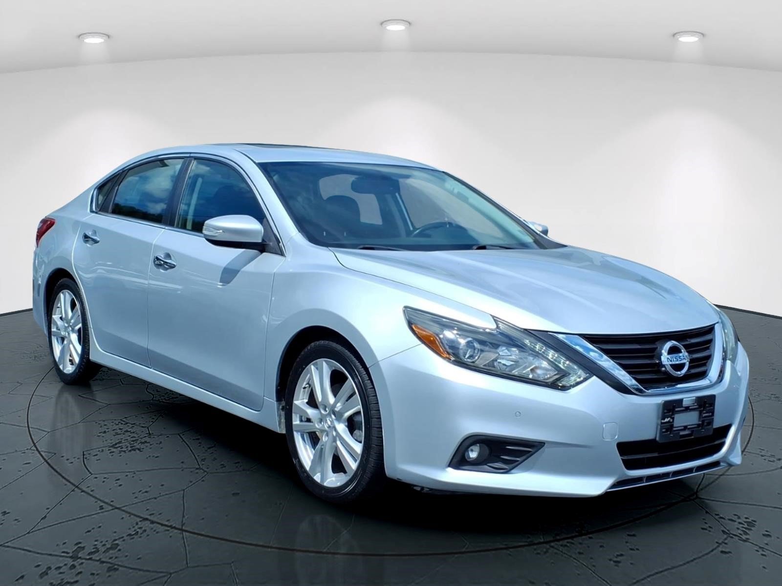 Used 2017 Nissan Altima 3.5 SL FWD image 1