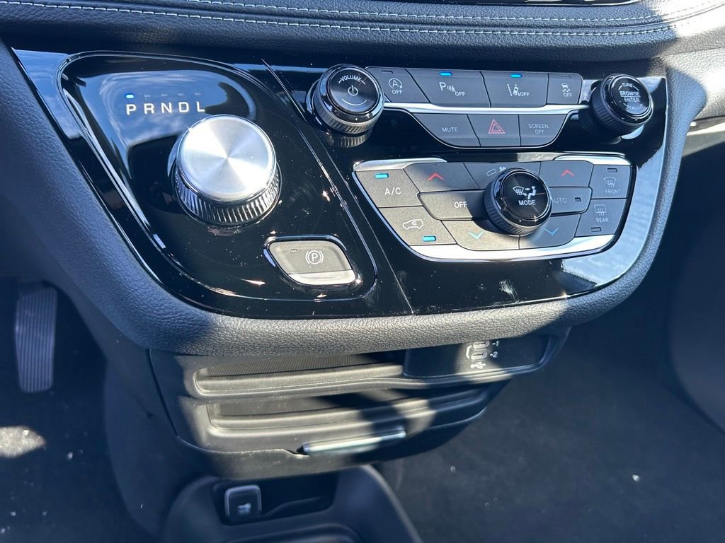 New 2026 Chrysler Pacifica Select image 37