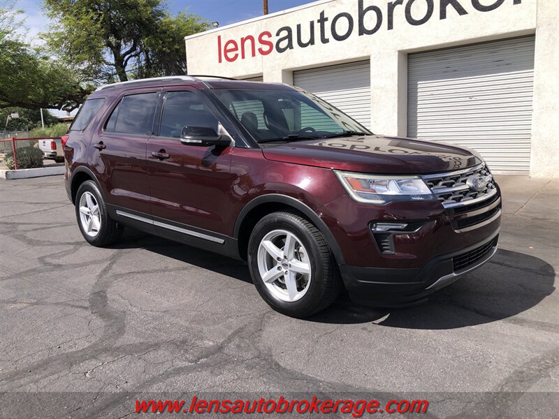 Used 2018 Ford Explorer XLT FWD image 2