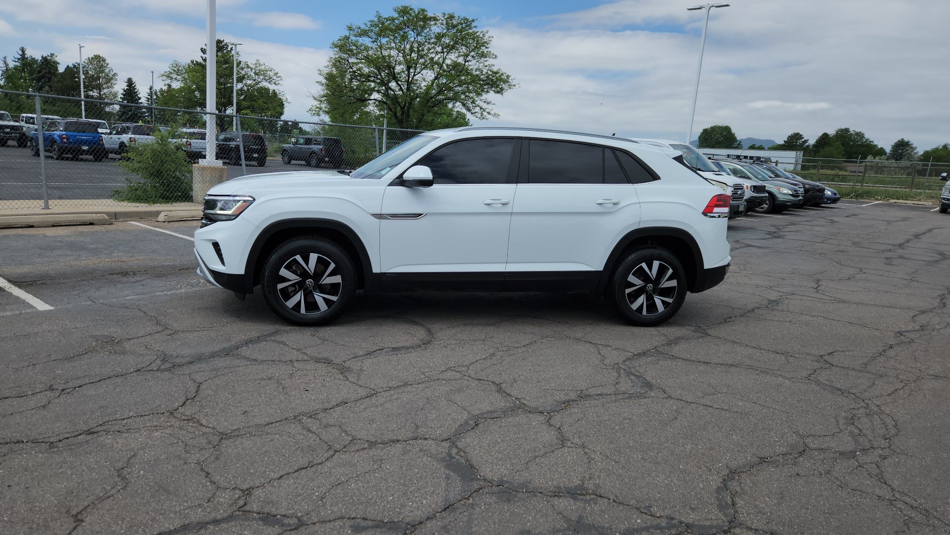 Used 2022 Volkswagen Atlas Cross Sport SE FWD image 5