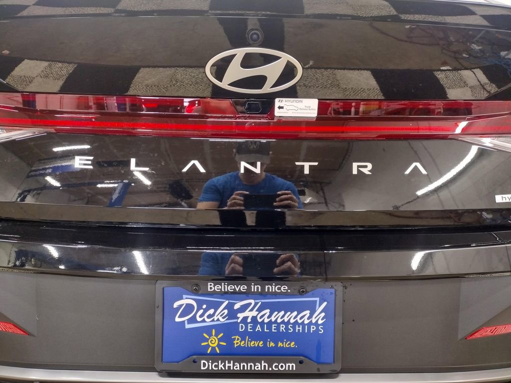 New 2025 Hyundai Elantra SEL image 14