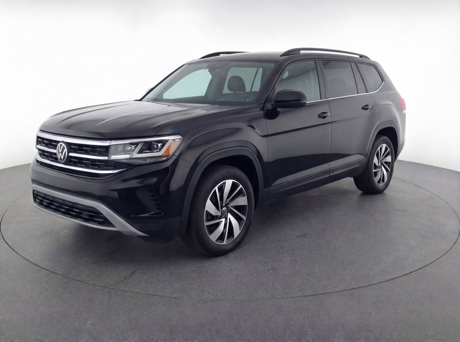 Used 2024 Volkswagen Atlas SE image 3