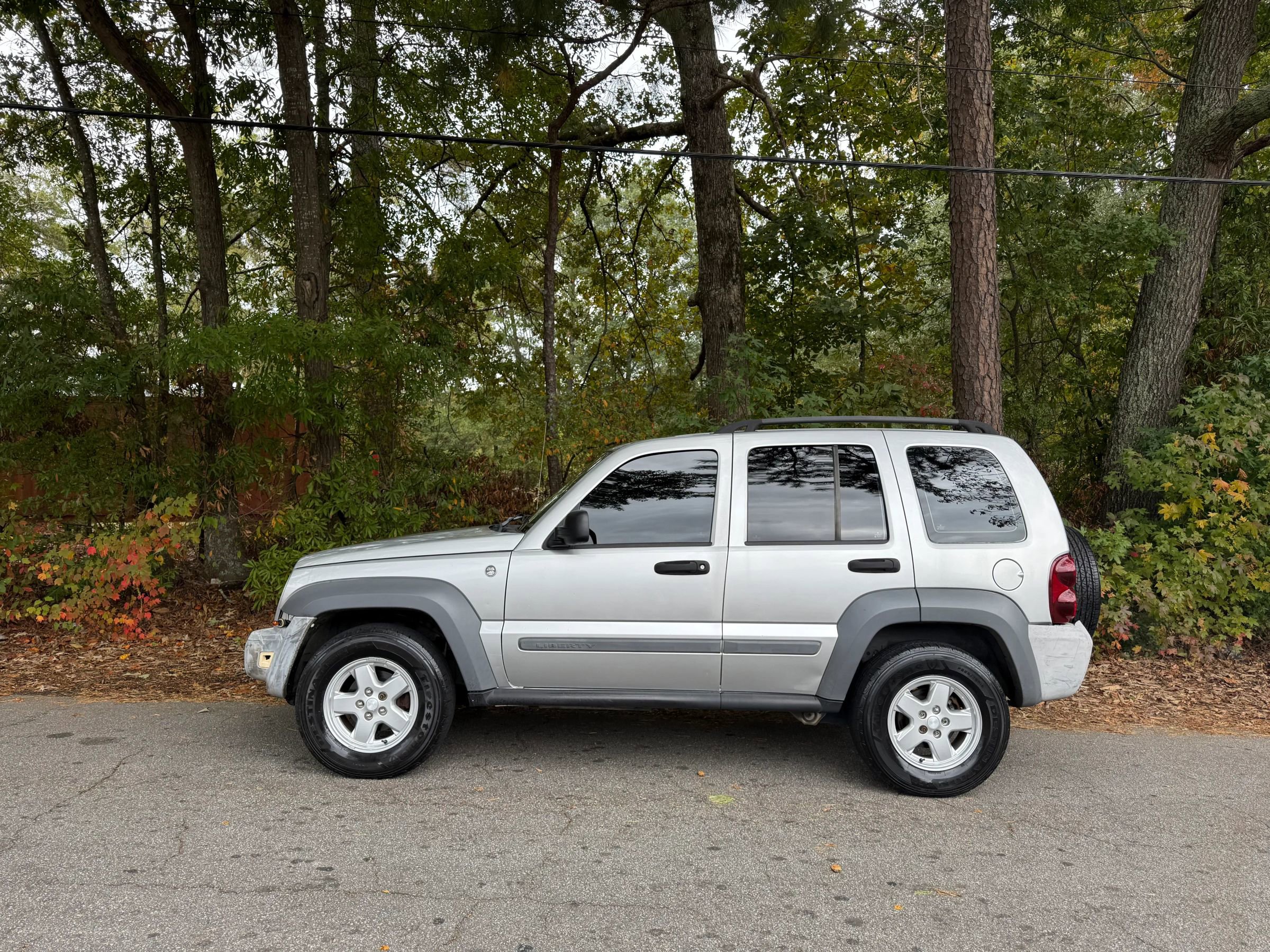 Used 2005 Jeep Liberty Sport image 2