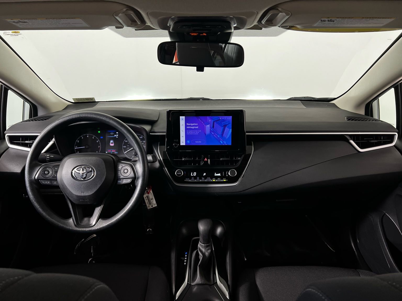 Used 2025 Toyota Corolla LE image 20