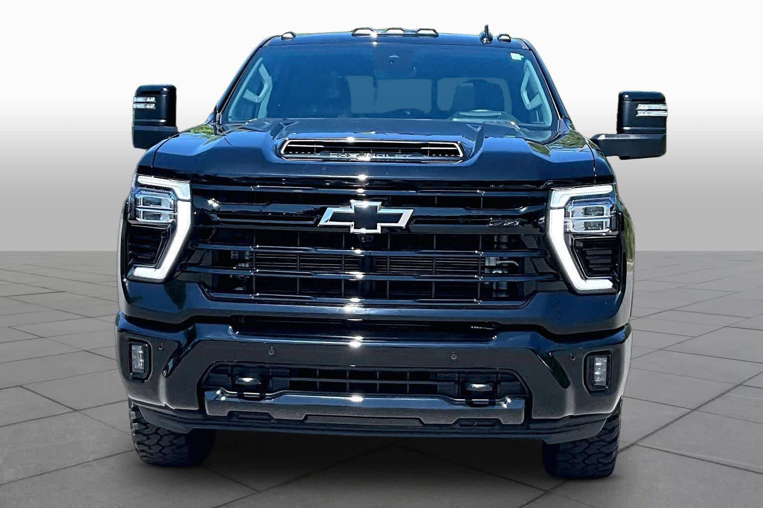 Used 2024 Chevrolet Silverado 2500 LTZ w/ LTZ Plus Package AWD/4WD image 3