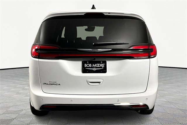 New 2026 Chrysler Pacifica Select image 5