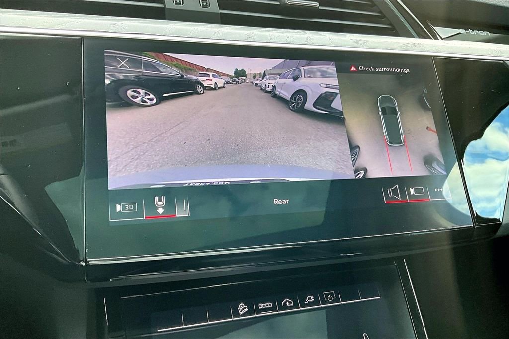 Used 2022 Audi e-tron Premium w/ Convenience Plus Package AWD/4WD image 14