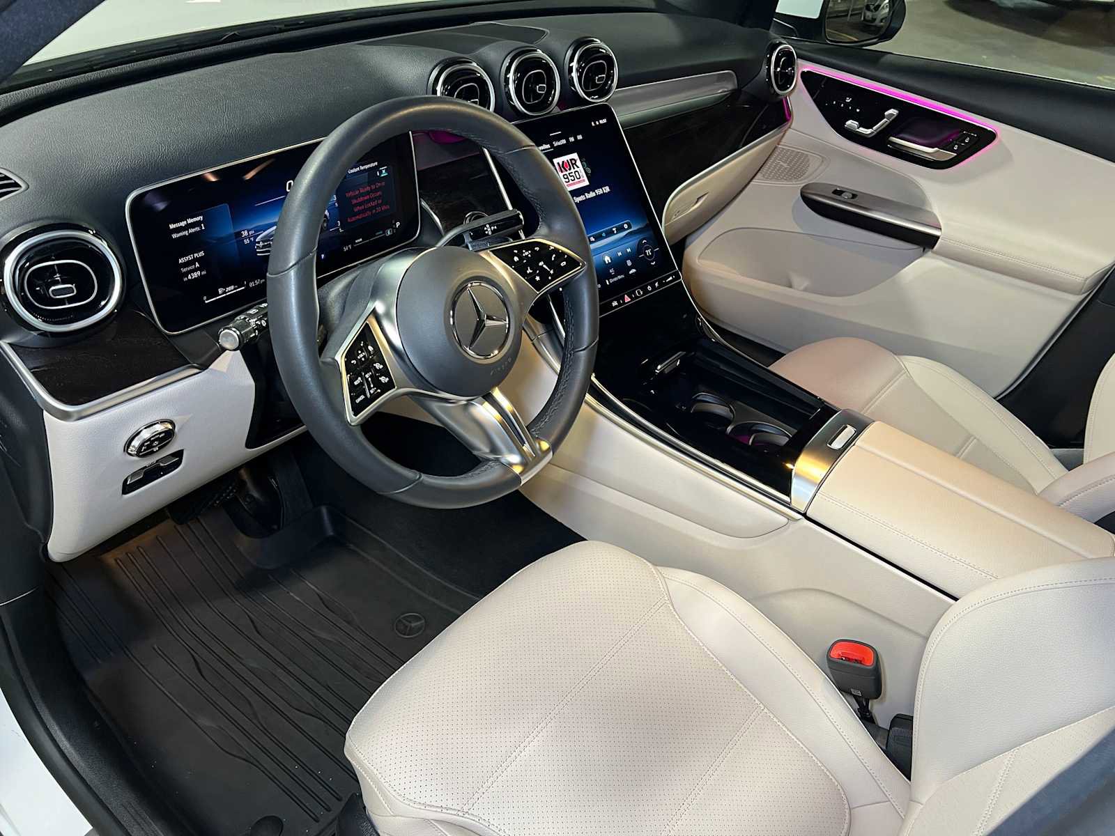 Used 2025 Mercedes-Benz GLC 300 4MATIC image 23