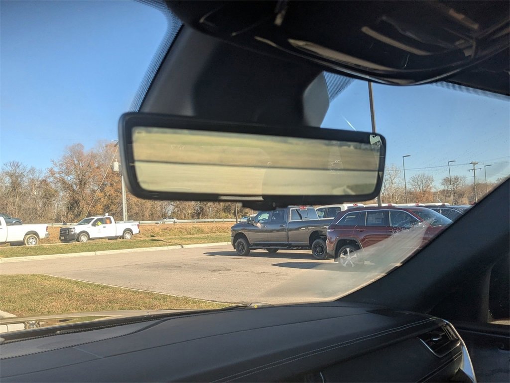 Used 2022 Jeep Grand Cherokee Overland w/ Luxury Tech Group IV image 38