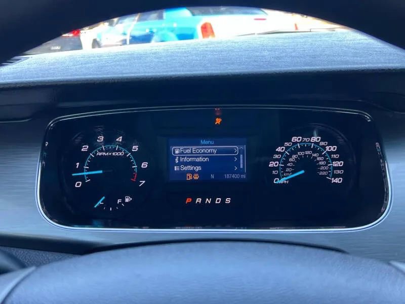 Used 2015 Ford Taurus SEL image 22