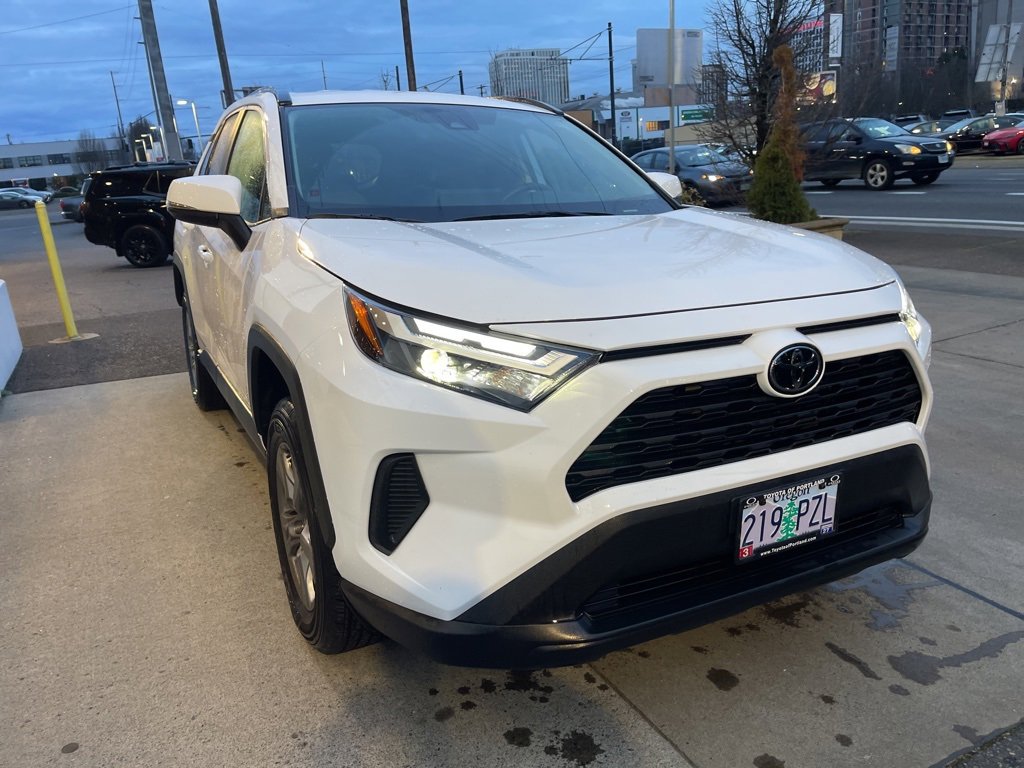 Used 2025 Toyota RAV4 XLE image 4
