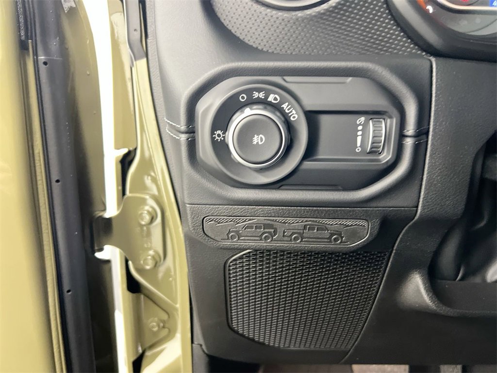 Used 2025 Jeep Wrangler Unlimited Rubicon 392 image 18