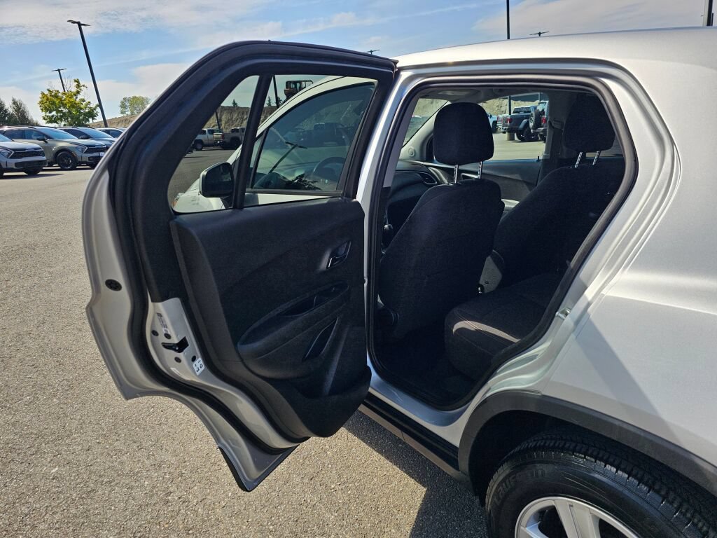 Used 2020 Chevrolet Trax LS w/ Tint and Cruise Package AWD/4WD image 20