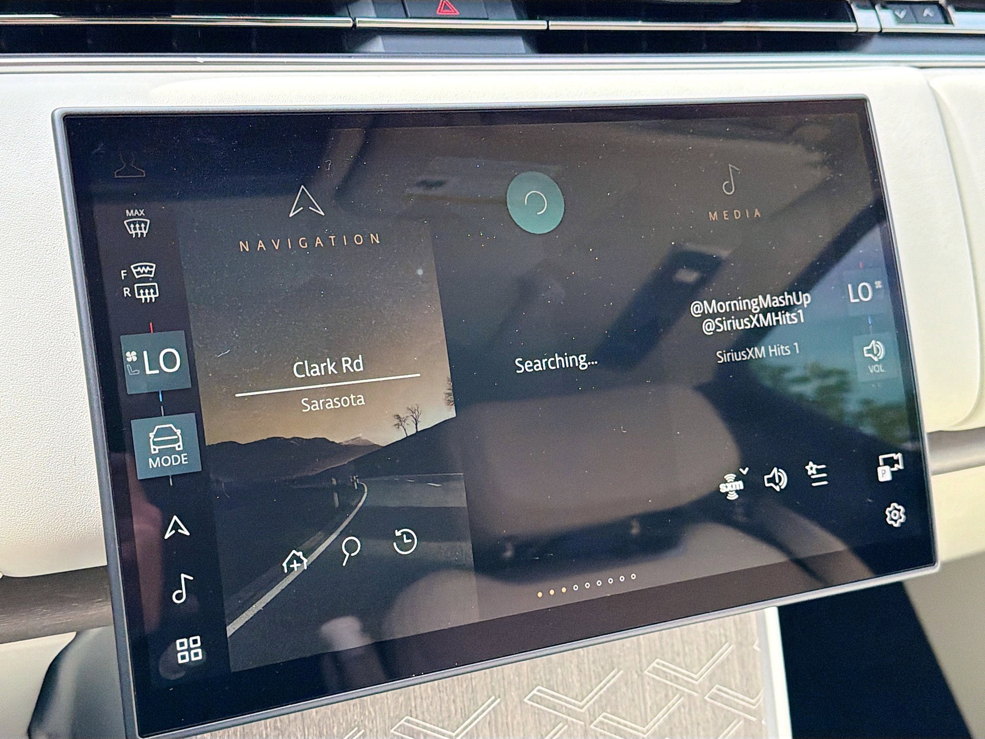 Used 2025 Land Rover Range Rover SV image 32